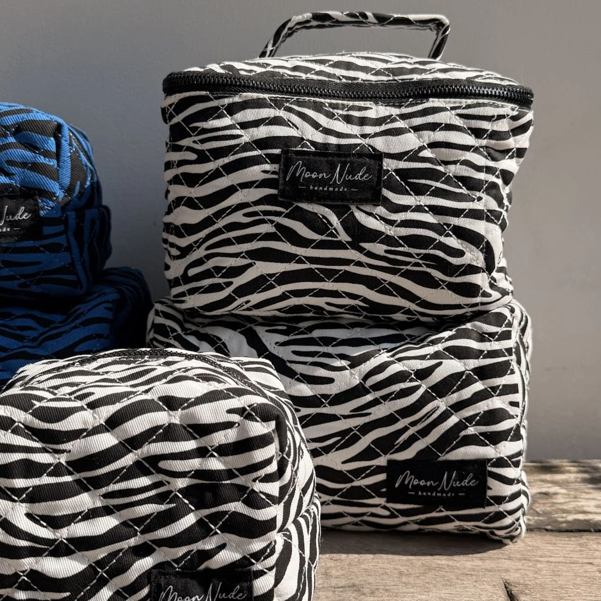 Noir Large Makeup Bag - Image 4